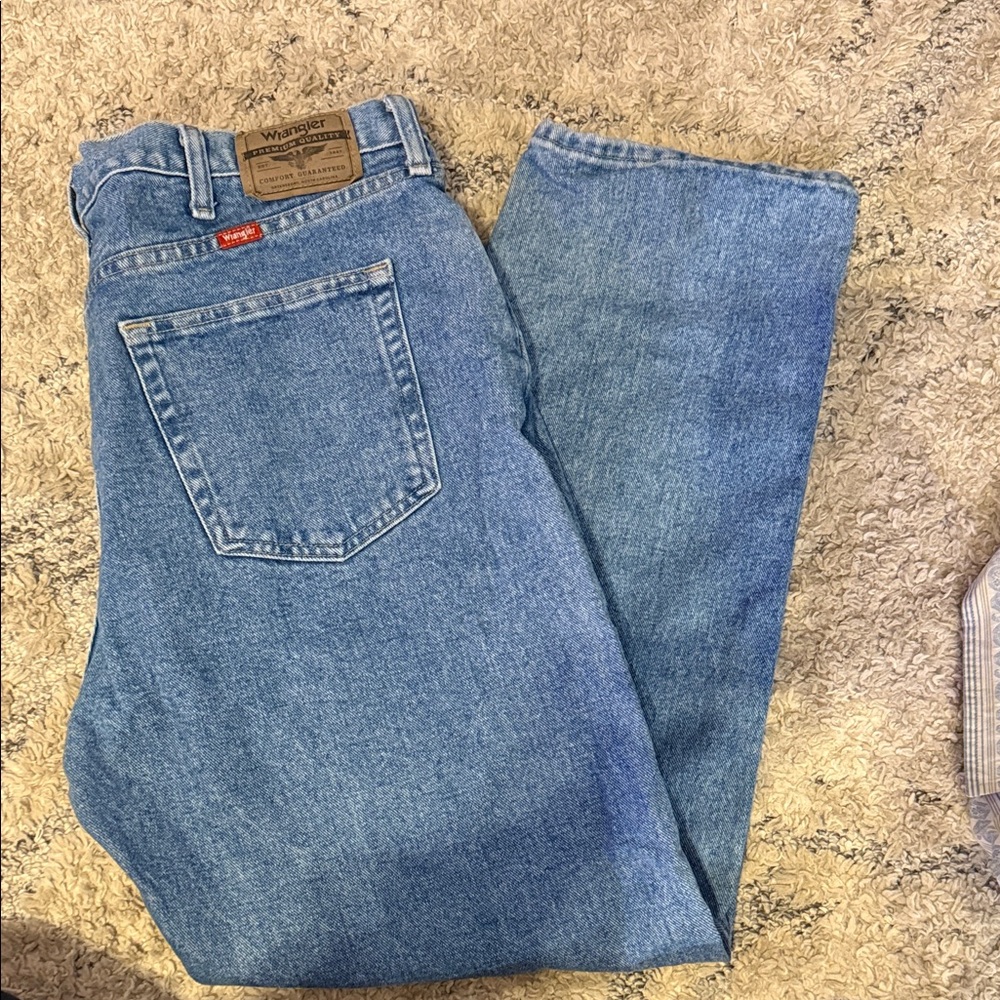 Wrangler Men's Relaxed Fit Jeans in Light Blue